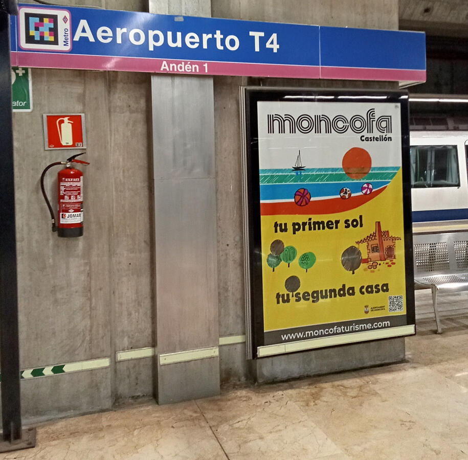 mupi T4 aeropuerto Madrid mupi en anden 1 de metro T4 aeropuerto Madrid